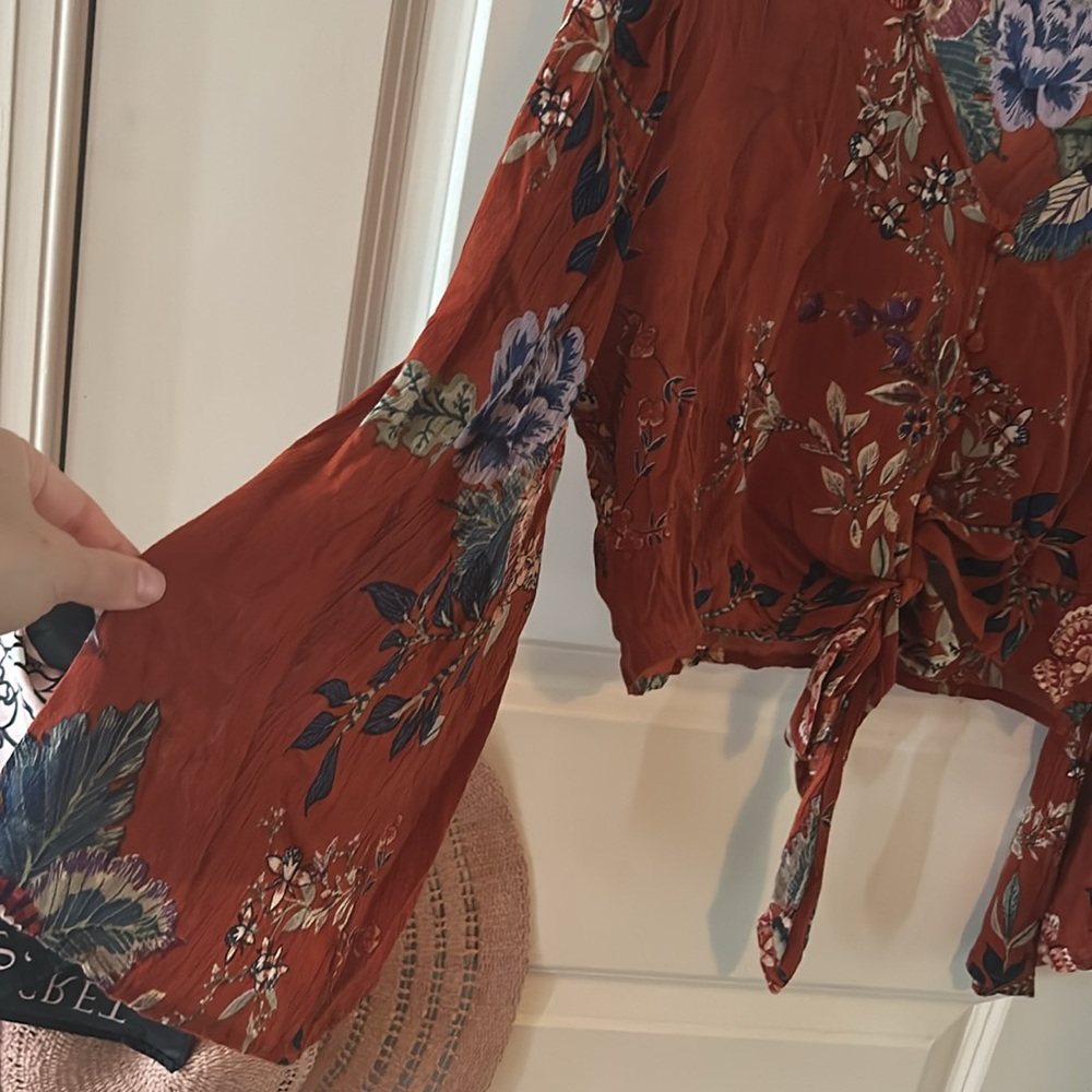 Peace of Patrons Rust Floral Boho Tie-Front Crop Blouse Size M - Like New! - Picture 5 of 8